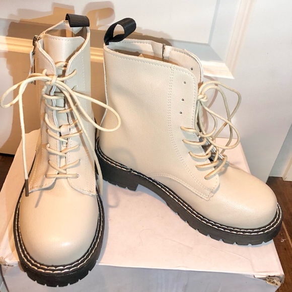 Ivory/off white lugsole boots - Picture 3 of 4